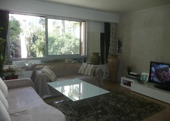 Standing A 50m De La Mer *